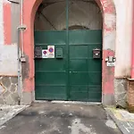 Universal House Скафати