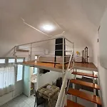 Universal House Скафати