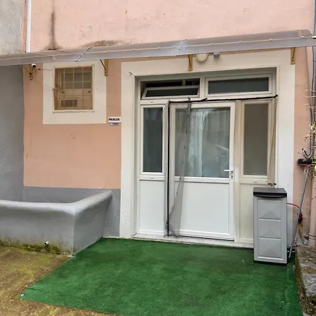 Universal House Апартаменты